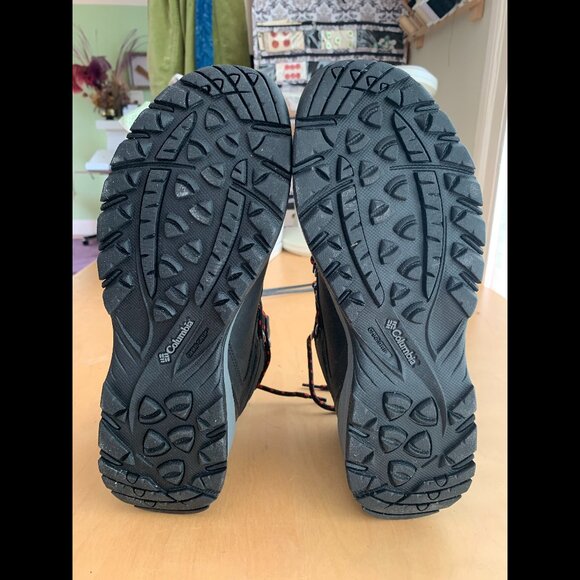 Columbia Newton Ridge Hiking Boots - Picture 6 of 7
